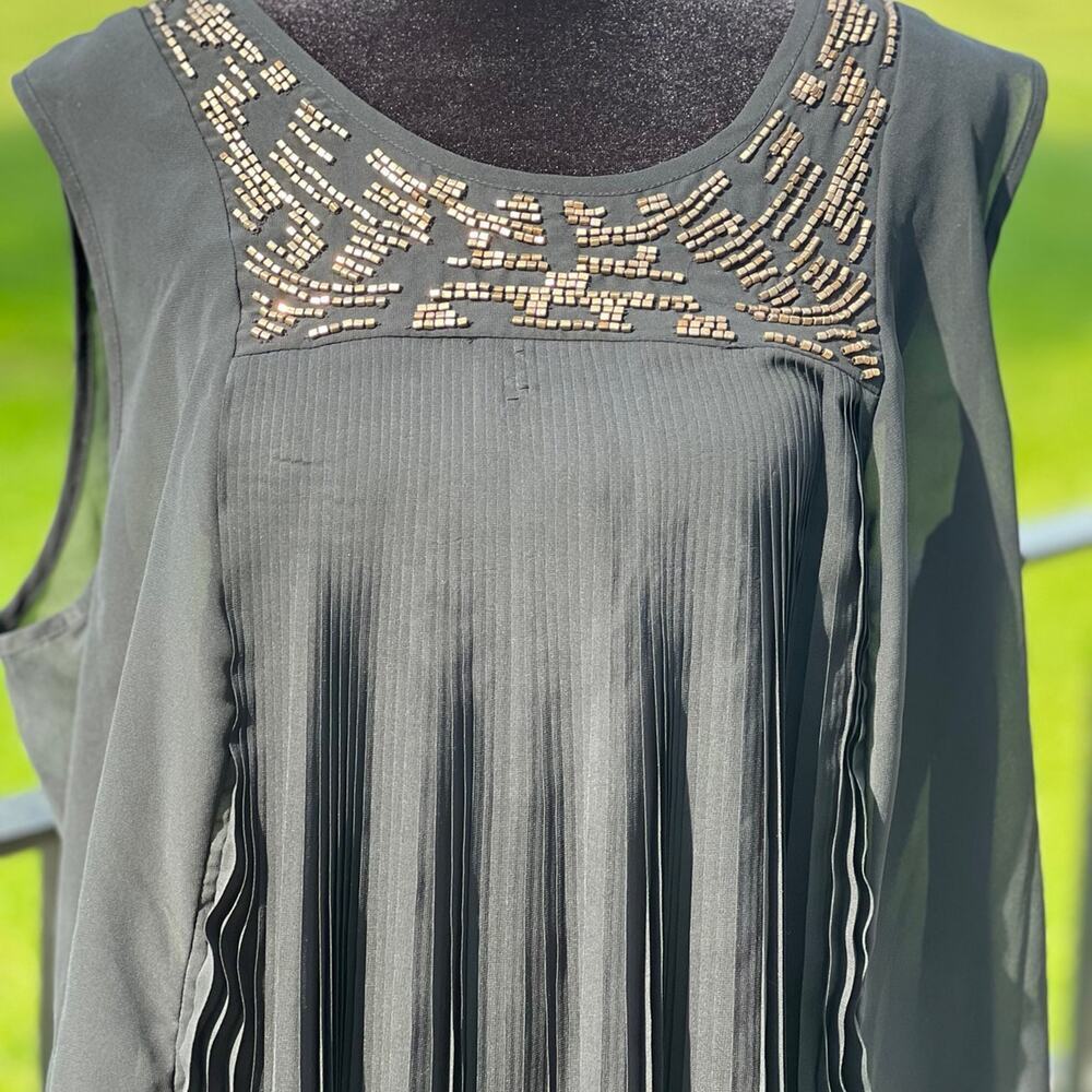 Lane Bryant 18/20 (2X) women’s sleeveless, pleated beaded sheer lined top